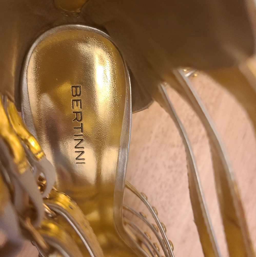 Womens Gold Peeptoe Heel - Picture 6 of 8